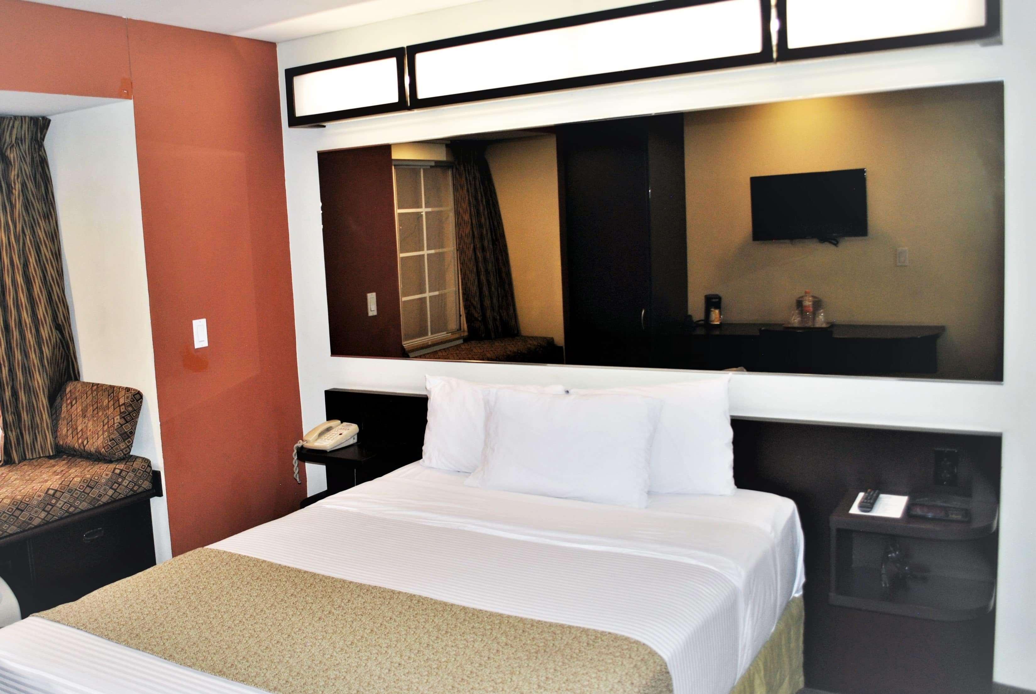 Microtel Inn And Suites By Wyndham Toluca Esterno foto